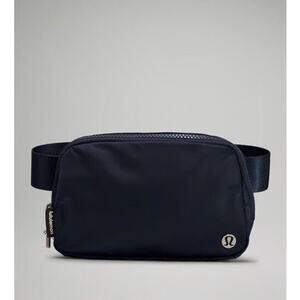 Lululemon Everywhere Belt Bag Navy 1L Brand New